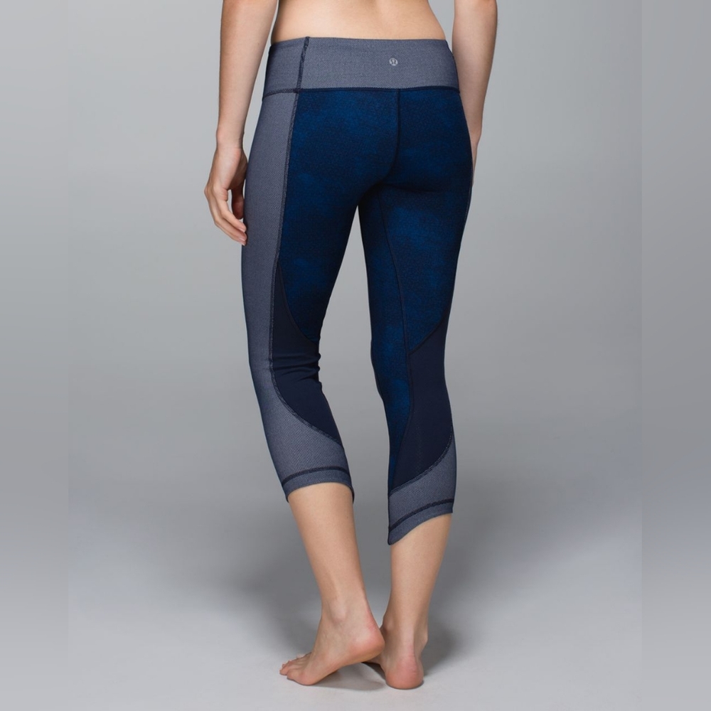 Lululemon Wunder Under Crop Sashiko - size 2 - Picture 2 of 7